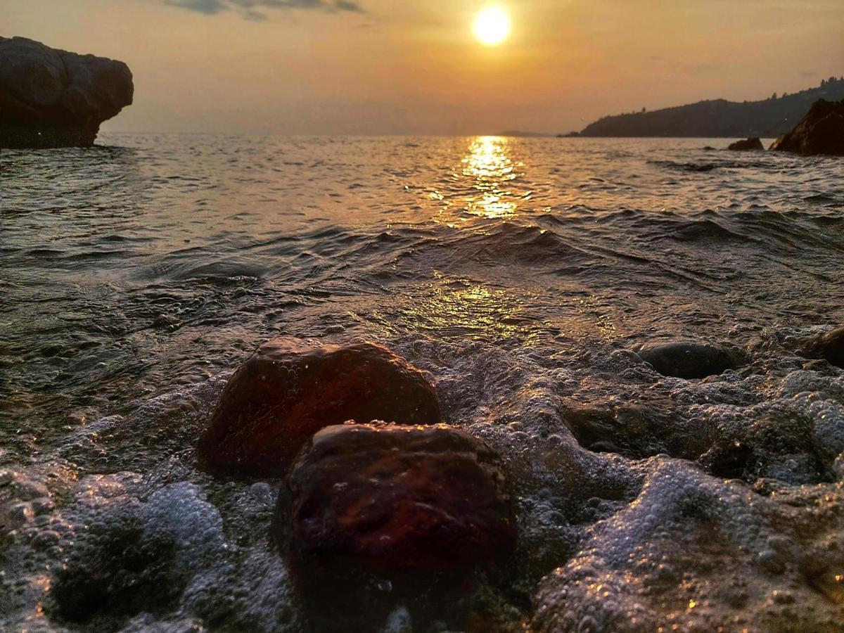 Mare - Rooms อาเกีย ปาราสเควิ ภายนอก รูปภาพ